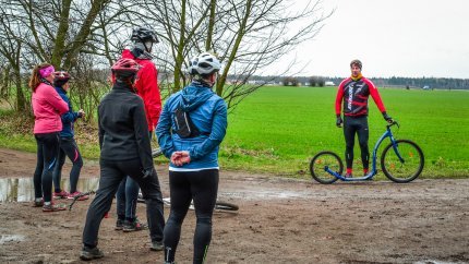 Představení trenéra, koloběžek KICKBIKE a základních pojmů